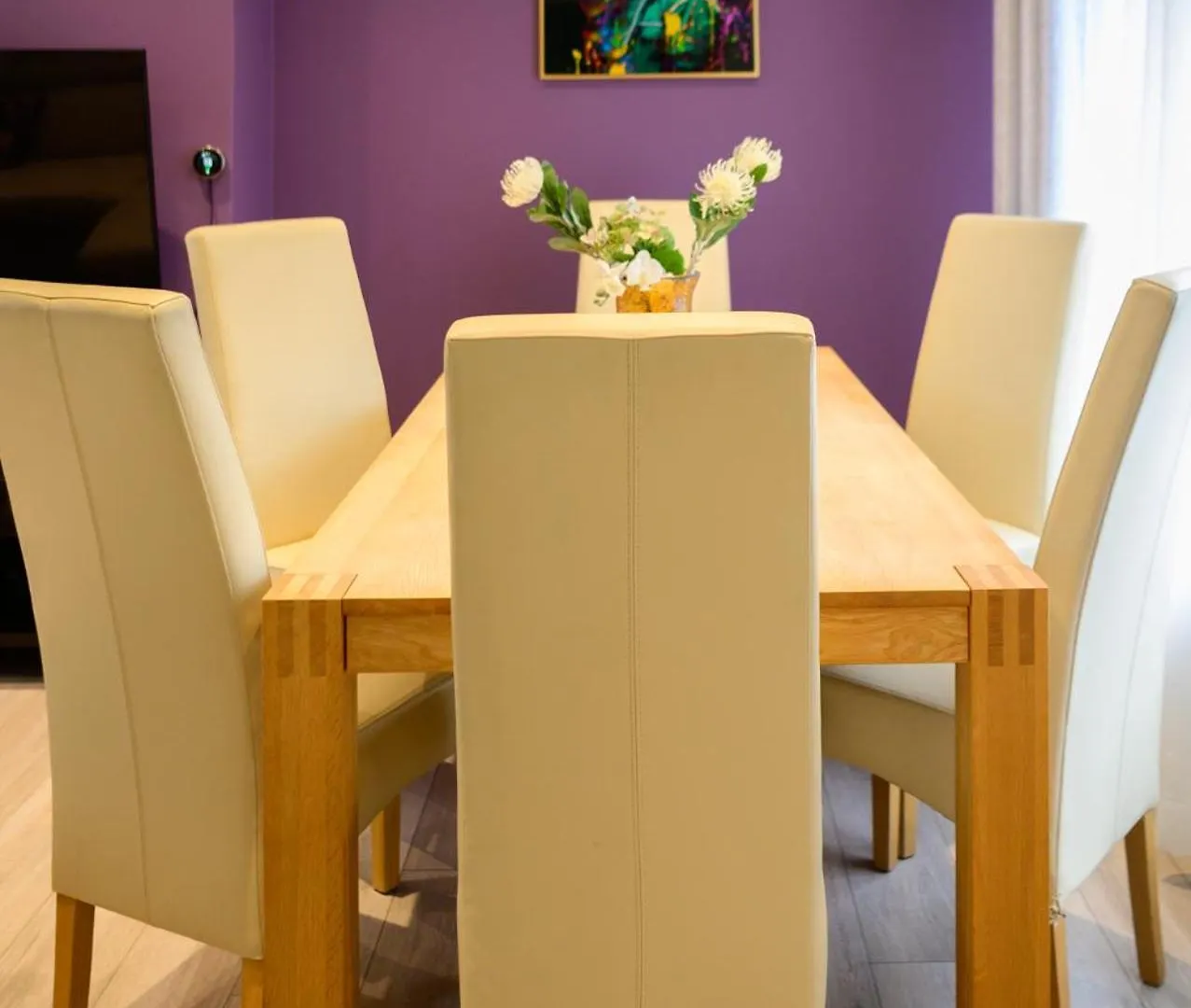 3Br,1 Bathroom,1 Shower,Cctv,Perfect For Business Trip & Families Holiday Or Working Proffesionals-Just 5 Min From M1,500Mb Wi-Fi,Netflix,Fully Equiped Kitchen,Asda Supermarket 5 Min Walk,Free Secure Parking&Relaxing Garden