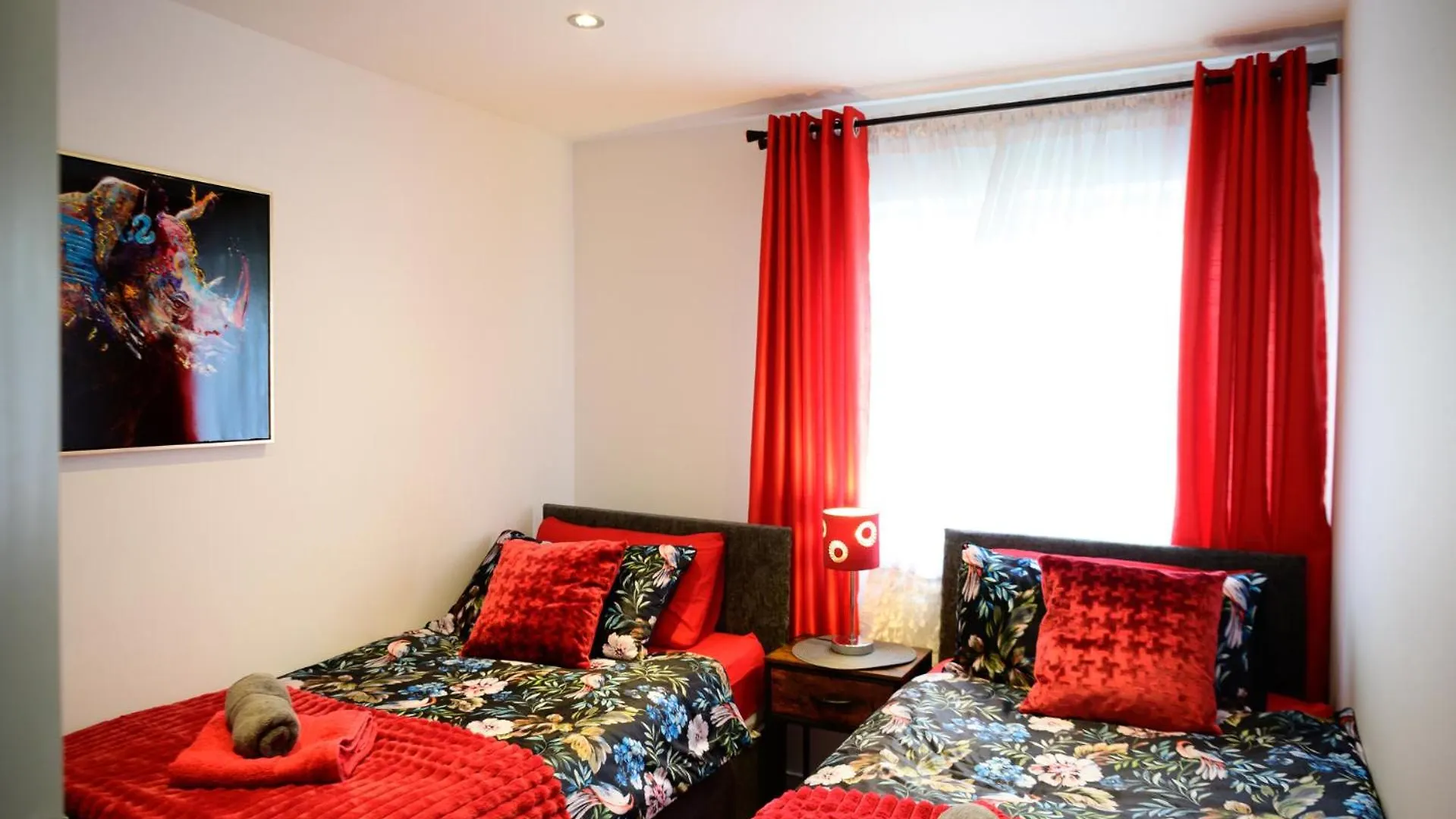 3Br,1 Bathroom,1 Shower,Cctv,Perfect For Business Trip & Families Holiday Or Working Proffesionals-Just 5 Min From M1,500Mb Wi-Fi,Netflix,Fully Equiped Kitchen,Asda Supermarket 5 Min Walk,Free Secure Parking&Relaxing Garden 0*, Nottingham United Kingdom