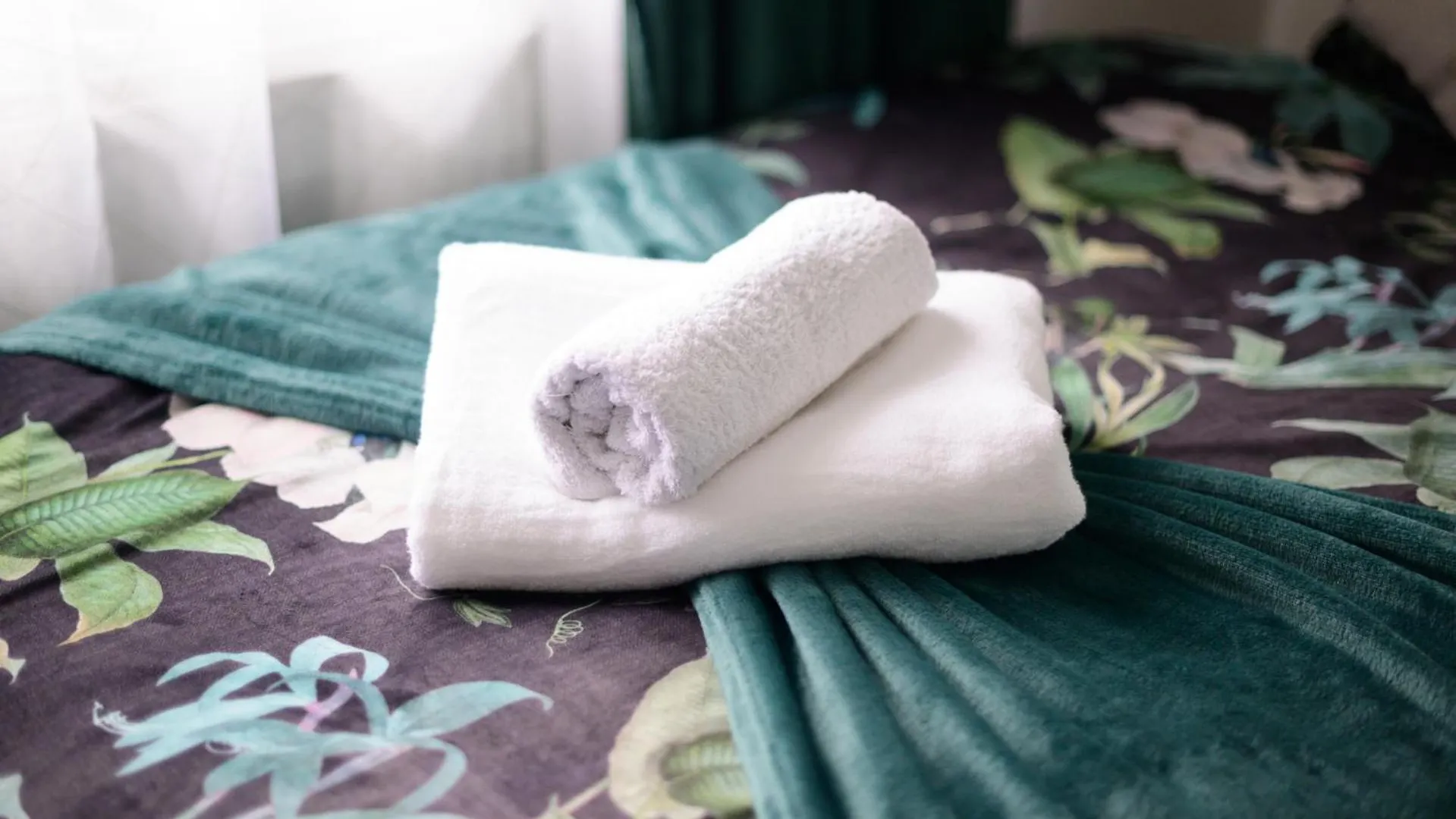 Holiday home 3Br,1 Bathroom,1 Shower,Cctv,Perfect For Business Trip & Families Holiday Or Working Proffesionals-Just 5 Min From M1,500Mb Wi-Fi,Netflix,Fully Equiped Kitchen,Asda Supermarket 5 Min Walk,Free Secure Parking&Relaxing Garden