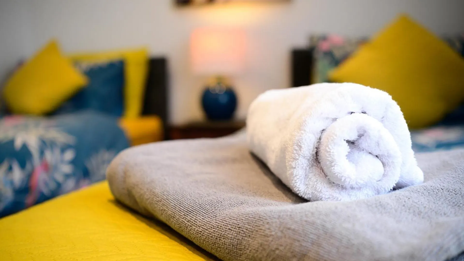 3Br,1 Bathroom,1 Shower,Cctv,Perfect For Business Trip & Families Holiday Or Working Proffesionals-Just 5 Min From M1,500Mb Wi-Fi,Netflix,Fully Equiped Kitchen,Asda Supermarket 5 Min Walk,Free Secure Parking&Relaxing Garden United Kingdom