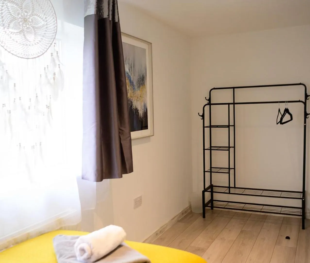 3Br,1 Bathroom,1 Shower,Cctv,Perfect For Business Trip & Families Holiday Or Working Proffesionals-Just 5 Min From M1,500Mb Wi-Fi,Netflix,Fully Equiped Kitchen,Asda Supermarket 5 Min Walk,Free Secure Parking&Relaxing Garden United Kingdom