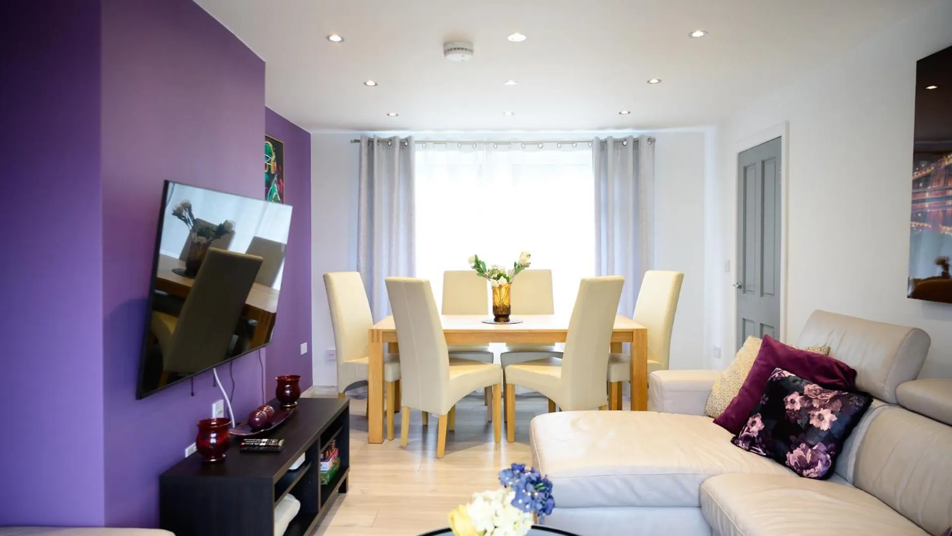 3Br,1 Bathroom,1 Shower,Cctv,Perfect For Business Trip & Families Holiday Or Working Proffesionals-Just 5 Min From M1,500Mb Wi-Fi,Netflix,Fully Equiped Kitchen,Asda Supermarket 5 Min Walk,Free Secure Parking&Relaxing Garden Nottingham